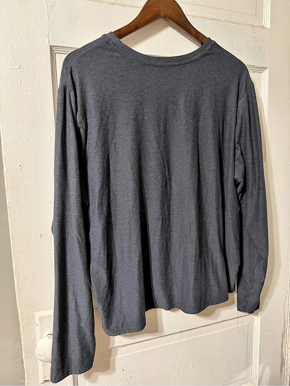 Long Sleeve Tee in Gray Like New